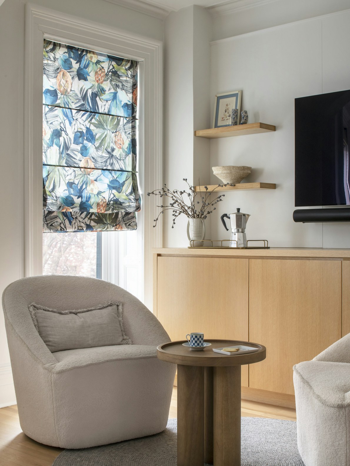 Roman shade with bold patterned fabric